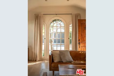 8215 Clinton St, Los Angeles, CA 90048 - Photo 9