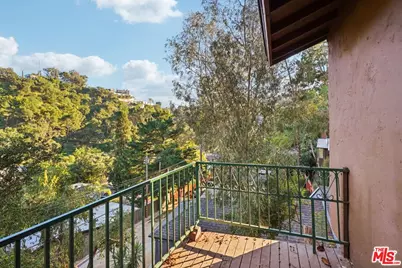 8718 Crescent Dr, Los Angeles, CA 90046 - Photo 9