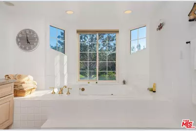 16155 Otsego St, Encino, CA 91436 - Photo 15