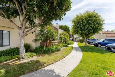 4852 Cabana Dr #202, Huntington Beach, CA 92649 - Photo 3