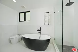 5134 Medina Rd, Woodland Hills, CA 91364 - Photo 15