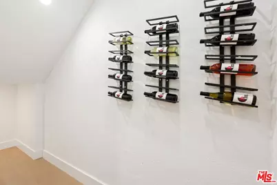 5134 Medina Rd, Woodland Hills, CA 91364 - Photo 27