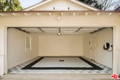 23153 Gonzales Dr, Woodland Hills, CA 91367 - Photo 21