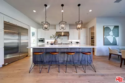 11729 Hartsook St, Valley Village, CA 91607 - Photo 7