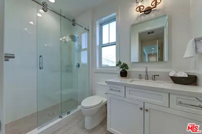 11729 Hartsook St, Valley Village, CA 91607 - Photo 23