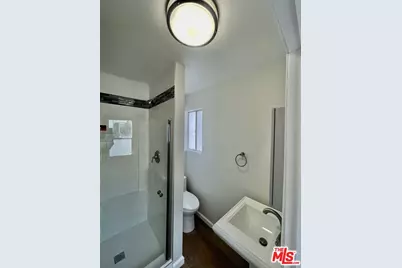 515 E 21st St, Los Angeles, CA 90011 - Photo 11