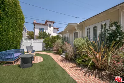 1047 9th St, Santa Monica, CA 90403 - Photo 11