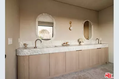 11746 Blix St, Valley Village, CA 91607 - Photo 33