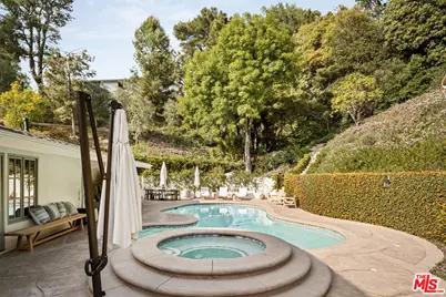 13641 Bayliss Rd, Los Angeles, CA 90049 - Photo 25