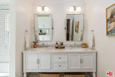 21245 Lopez St, Woodland Hills, CA 91364 - Photo 49