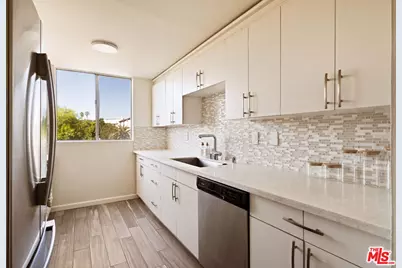 725 S Barrington Ave #301, Los Angeles, CA 90049 - Photo 7