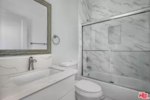 4701 Saturn St, Los Angeles, CA 90019 - Photo 13