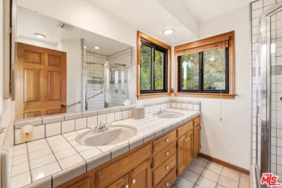 19818 Valley View Dr, Topanga, CA 90290 - Photo 23