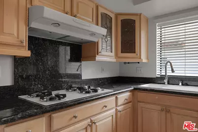 17226 Palisades Cir, Pacific Palisades, CA 90272 - Photo 23