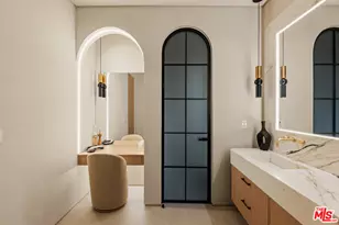 22821 Collins St, Woodland Hills, CA 91367 - Photo 27