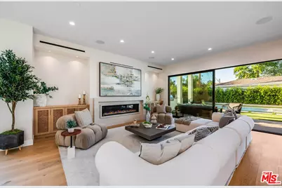 12427 Cumpston St, Valley Village, CA 91607 - Photo 9