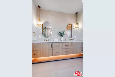 12427 Cumpston St, Valley Village, CA 91607 - Photo 21