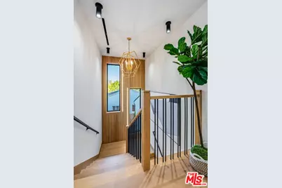 12427 Cumpston St, Valley Village, CA 91607 - Photo 33