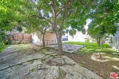 3030 W 12th Pl, Los Angeles, CA 90006 - Photo 11