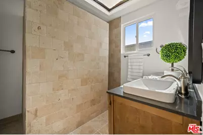 9827 Yoakum Dr, Beverly Hills, CA 90210 - Photo 27