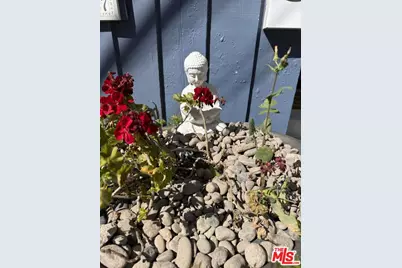 9827 Yoakum Dr, Beverly Hills, CA 90210 - Photo 33