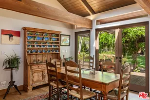 1064 Meadows End Dr, Calabasas, CA 91302 - Photo 11
