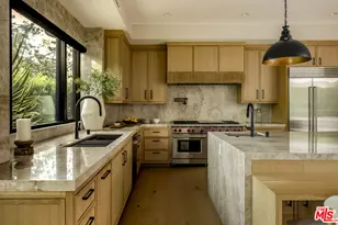 196 S Greenfield Ave, Los Angeles, CA 90049 - Photo 9