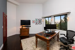 5677 Spreading Oak Dr, Los Angeles, CA 90068 - Photo 23