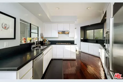 5677 Spreading Oak Dr, Los Angeles, CA 90068 - Photo 9