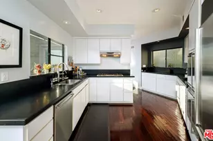 5677 Spreading Oak Dr, Los Angeles, CA 90068 - Photo 9