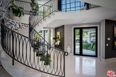 1249 N Doheny Dr, Los Angeles, CA 90069 - Photo 21