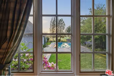 563 Wilcox Ave, Los Angeles, CA 90004 - Photo 25