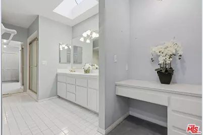 563 Wilcox Ave, Los Angeles, CA 90004 - Photo 21