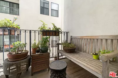 10913 Whipple St #205, Toluca Lake, CA 91602 - Photo 13