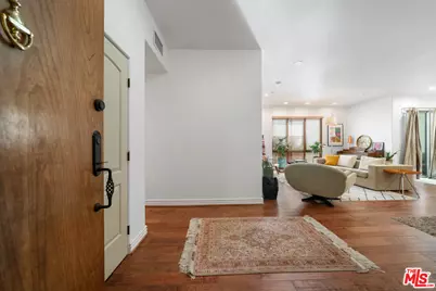 10913 Whipple St #205, Toluca Lake, CA 91602 - Photo 3