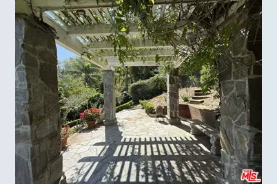 14132 Beresford Rd, Beverly Hills, CA 90210 - Photo 9
