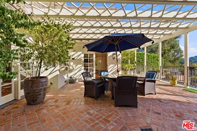 9820 Gloucester Dr, Beverly Hills, CA 90210 - Photo 9