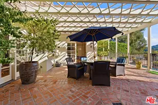 9820 Gloucester Dr, Beverly Hills, CA 90210 - Photo 9