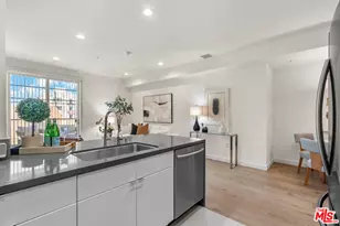 105 S Mariposa Ave, Los Angeles, CA 90004 - Photo 23
