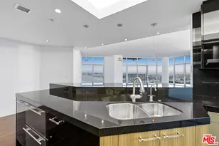 13700 Marina Pointe Dr, Marina del Rey, CA 90292 - Photo 17