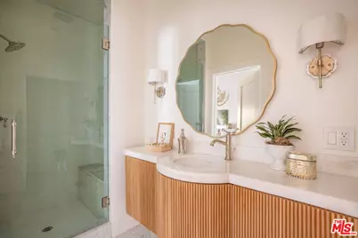 902 S Citrus Ave, Los Angeles, CA 90036 - Photo 13