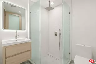 5130 Medina Rd, Woodland Hills, CA 91364 - Photo 21