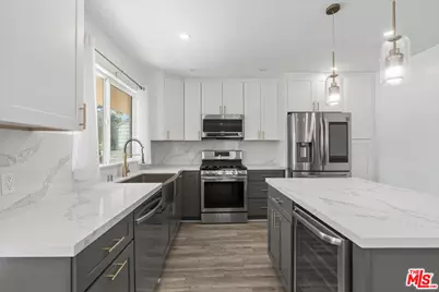 19007 Vanowen St, Reseda, CA 91335 - Photo 9