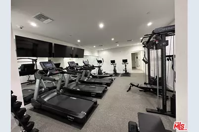 11800 Courtleigh Dr #404, Los Angeles, CA 90066 - Photo 13