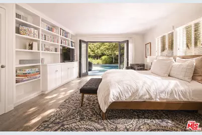 576 E Channel Rd, Santa Monica, CA 90402 - Photo 15