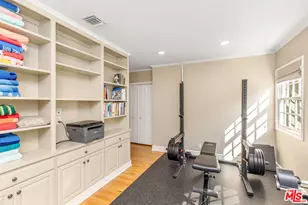10570 Lindbrook Dr, Los Angeles, CA 90024 - Photo 35