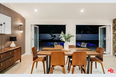 22649 Mulholland Dr, Woodland Hills, CA 91364 - Photo 27