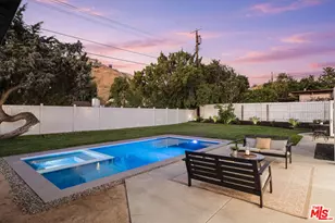 22649 Mulholland Dr, Woodland Hills, CA 91364 - Photo 49