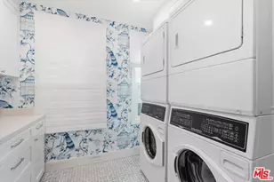 154 S Anita Ave, Los Angeles, CA 90049 - Photo 27
