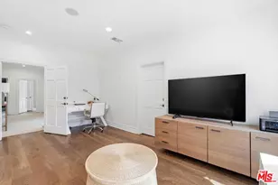 154 S Anita Ave, Los Angeles, CA 90049 - Photo 53